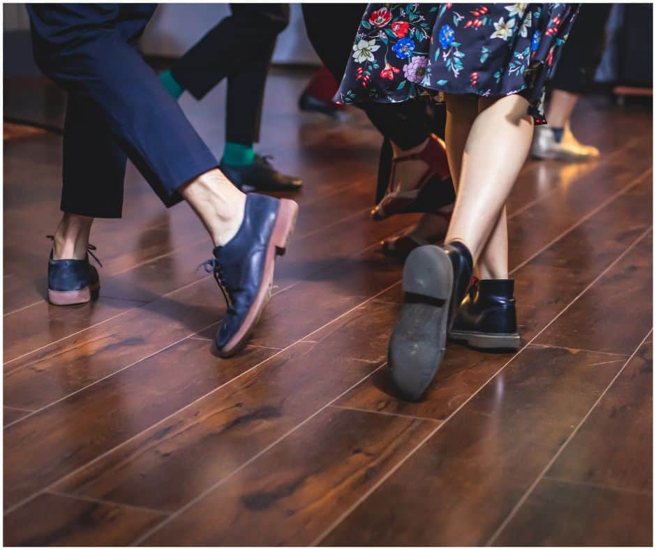 couples dancing to jazz music